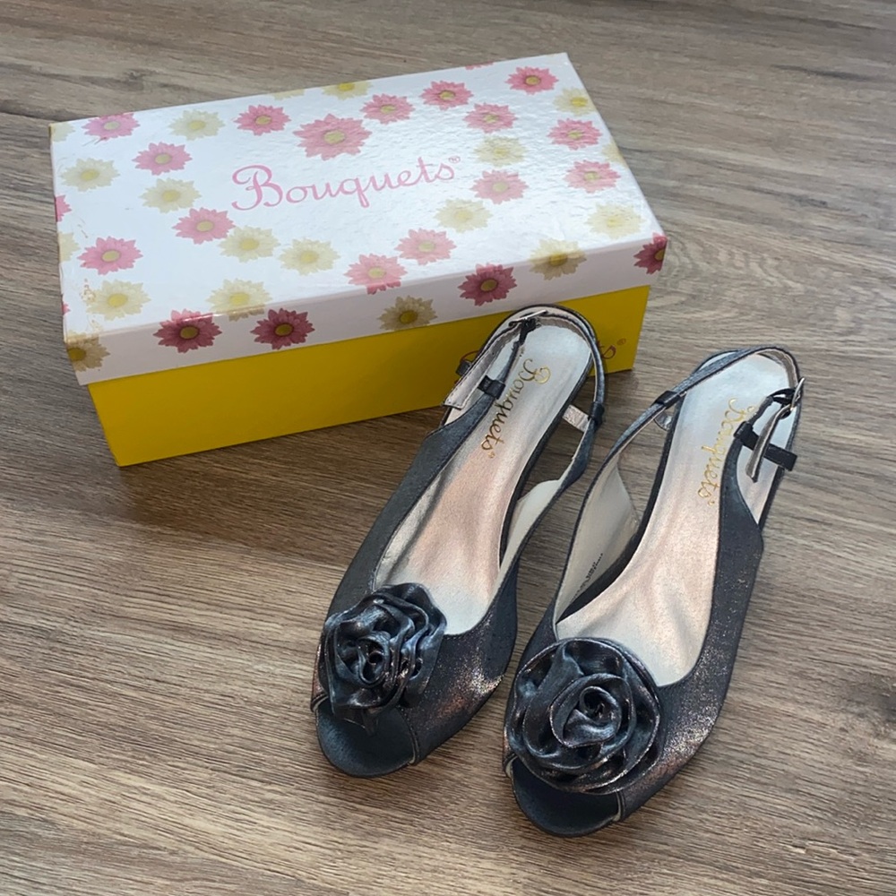 NWOT Dark Silver Metallic Kitten Heels